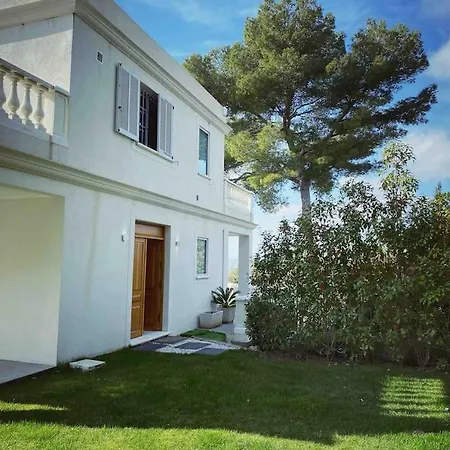 Villa Lion, Gorgeous In Overlooking Cannes *